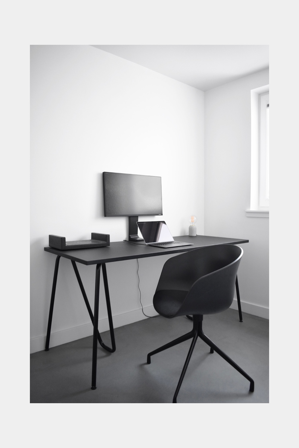 Minimal Workspace Setup by Ali Hamza